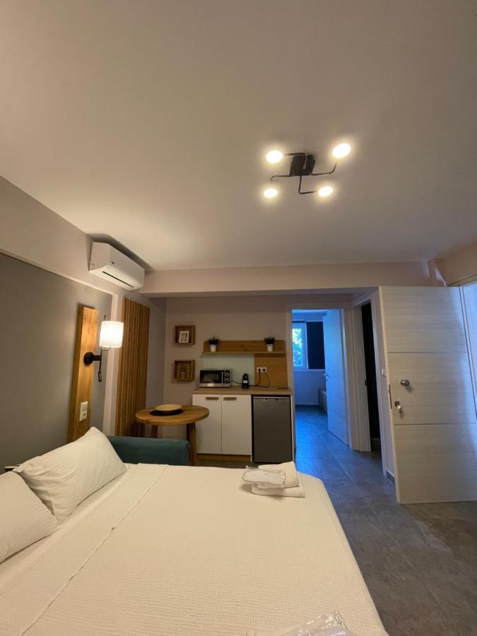 Isalos Suites Néa Péramos Extérieur photo